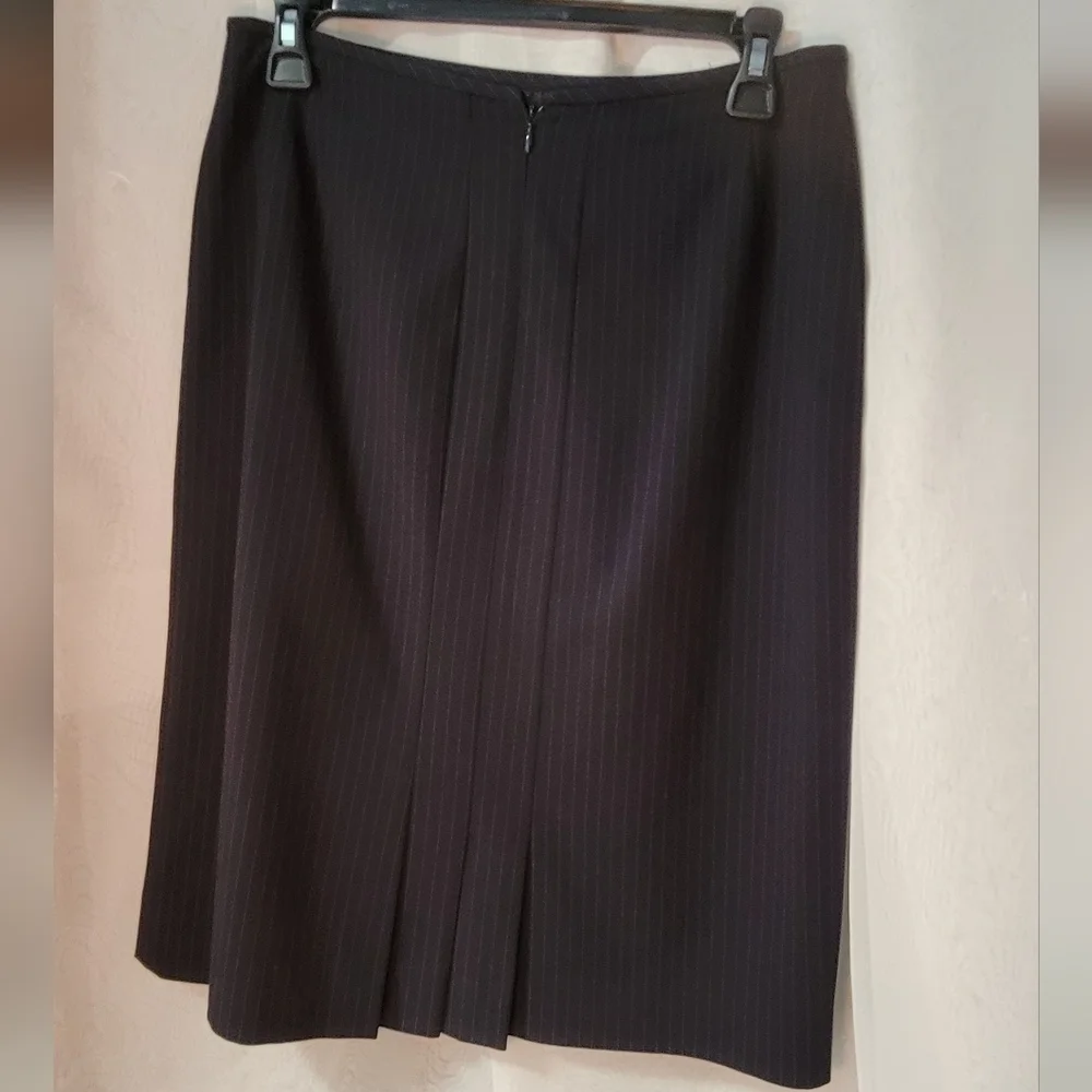 Tahari Navy Blue Pinstripe Contemporary Skirt Suit - Picture 5 of 6
